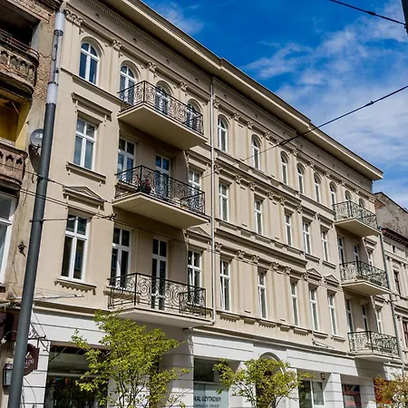 Old Town Bright & Dark 公寓 *